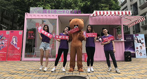 Gepersonaliseerde roze containerhuispromotie en adviesdienst